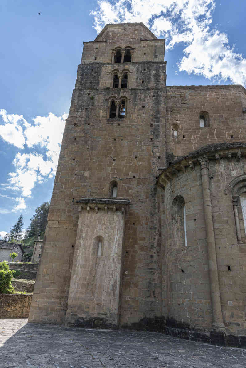 Huesca - Santa Cruz de los Serós 05 - iglesia de Santa María.jpg